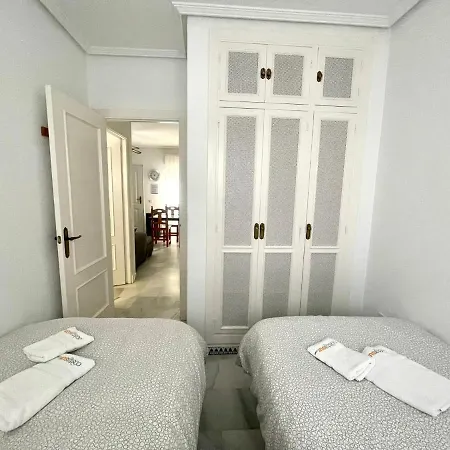 Apartamento Columela Pinar En Zona Tranquila Con Wifi * Chiclana de la Frontera