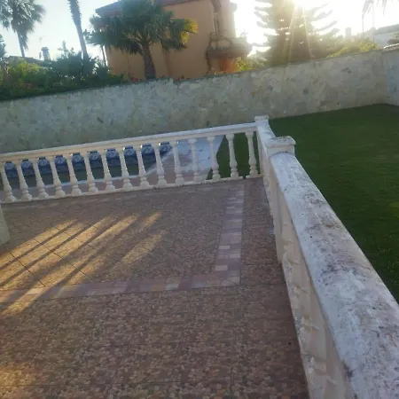 Chalet Con Encanto Y Piscina Villa