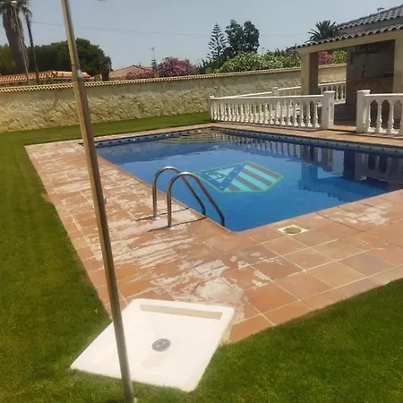Chalet Con Encanto Y Piscina *