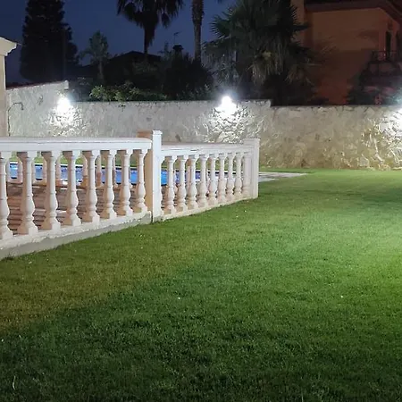Chalet Con Encanto Y Piscina