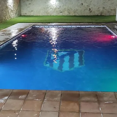 Chalet Con Encanto Y Piscina *