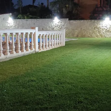 Chalet Con Encanto Y Piscina