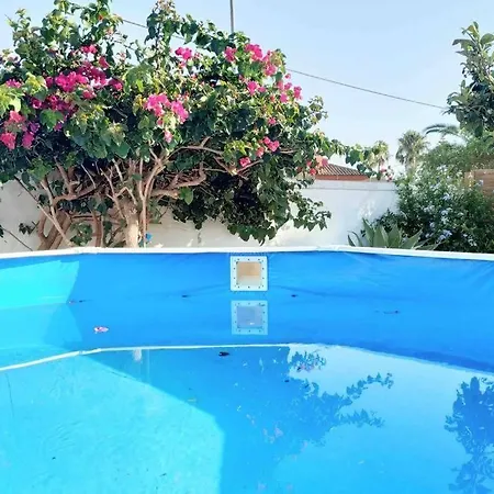 Privado Con Jardin, Piscina Elevada Y Bbq Holiday home