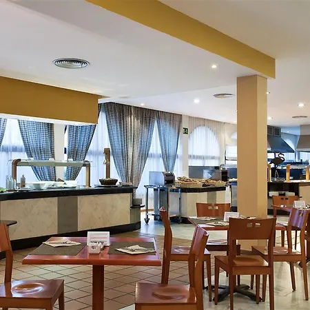 索尔桑克蒂佩特里公寓式酒店 3*