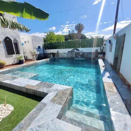 Gatu Premium Lurberri Piscina Privada, 4 Dormitorios, 2 Banos, Parking , Jardines, 