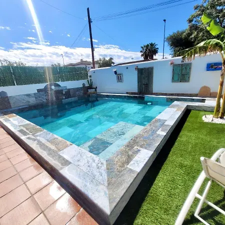 Gatu Premium Lurberri Piscina Privada, 4 Dormitorios, 2 Banos, Parking , Jardines, 