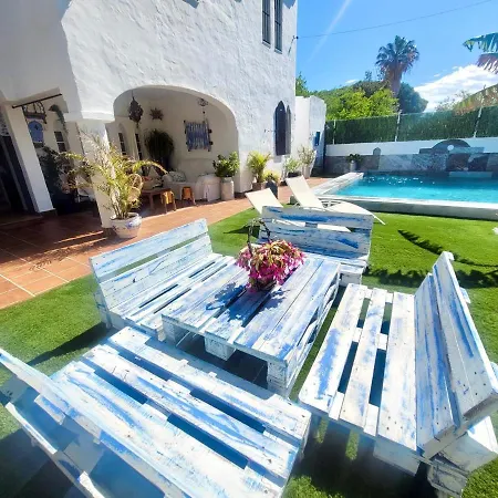 Gatu Premium Lurberri Piscina Privada, 4 Dormitorios, 2 Banos, Parking , Jardines, 