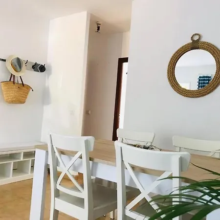 Con Porche Y Piscina Apartment