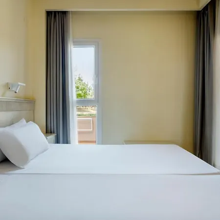 Apart Otel Ilunion Sancti Petri 4*
