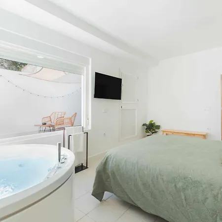 Jacuzzi Amanecer De Plata Decoracion Romantica Apartment