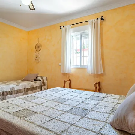 Holiday home Stunning In Chiclana De La Fronter With Wifi