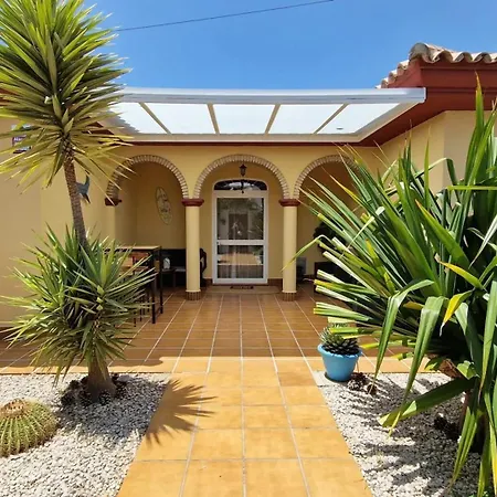 Villa Soleada: Chiclana Retreat With Private Pool