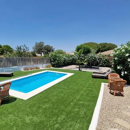 Soleada: Chiclana Retreat With Private Pool