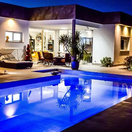 Spacious With Pool In Villa Chiclana de la Frontera