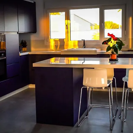 Spacious With Pool In Villa *