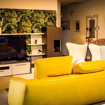 Spacious With Pool In Villa *