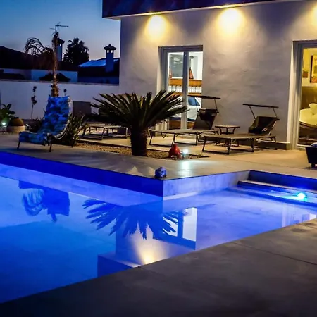 Spacious With Pool In Villa