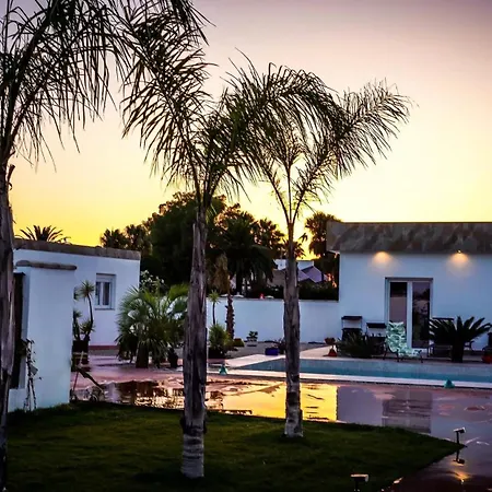 Spacious With Pool In *