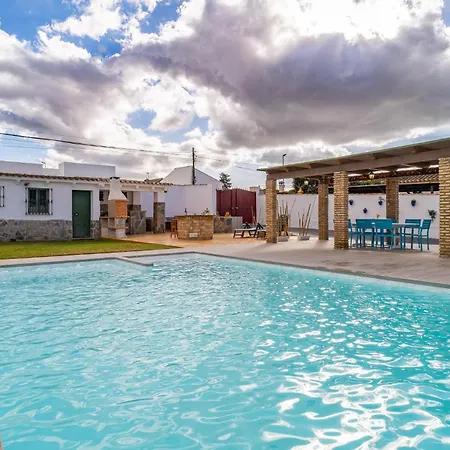 3 Bedroom Stunning In Chiclana De La Fronter Holiday home Chiclana de la Frontera