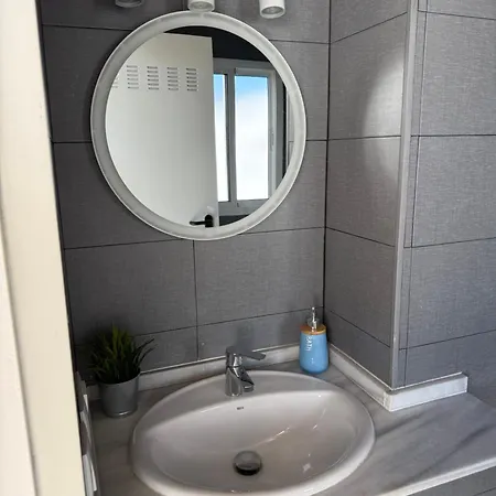 Con Piscina Y Jardin Holiday home *