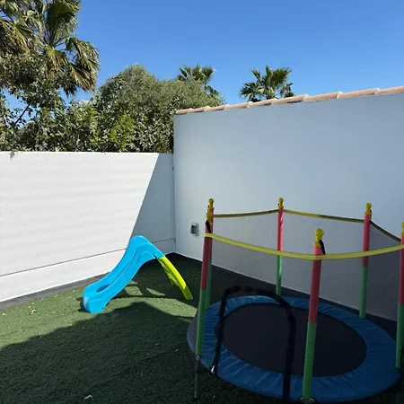 Con Piscina Y Jardin *