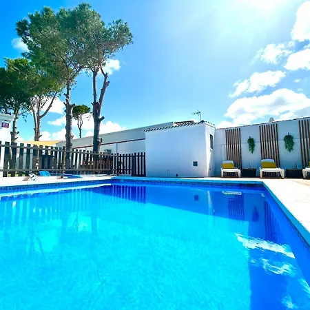 Gatu Serena Piscina Privada Mayores De 25 Anos Y Familias Chiclana de la Frontera
