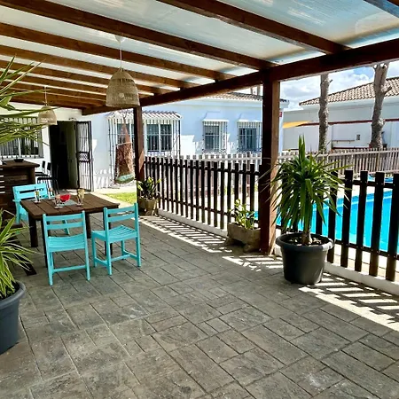 Gatu Serena Piscina Privada Mayores De 25 Anos Y Familias