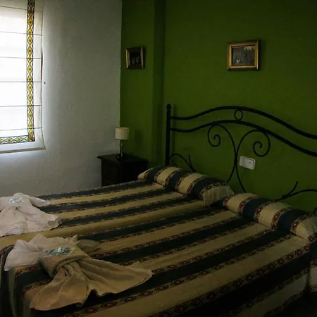 El Campanario Pensión 2*