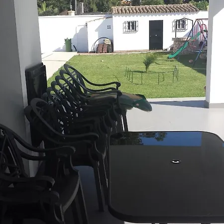 With 4 Bedrooms In Chiclana De La Frontera, With Private Pool A Apartment